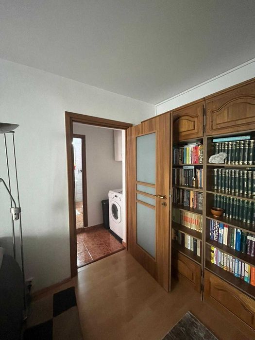 set mobilier din stejar, pentru living/ hol/ birou,  490 lei