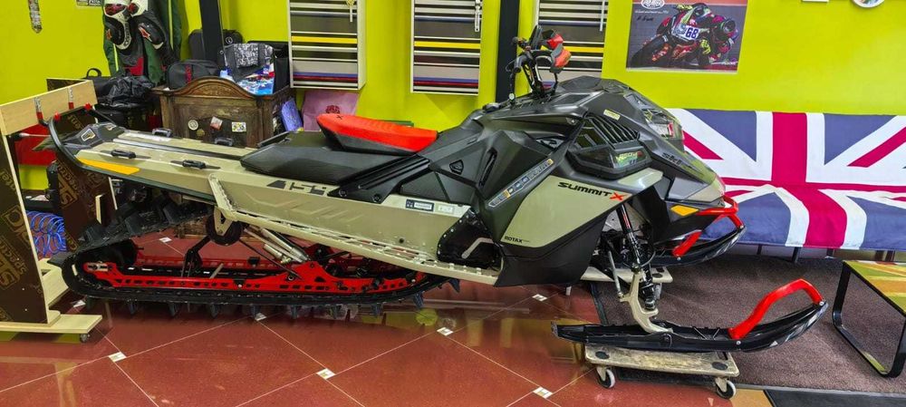 Snowmobil Ski Doo summit X 850 Turbo