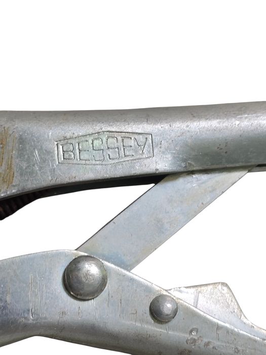 Cleste autoblocant Bessey