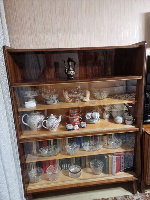 Гарнитур сервант шкаф стол