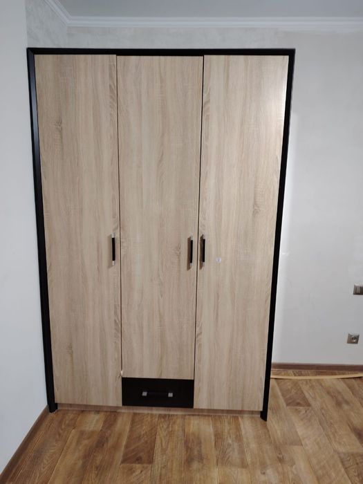 Продам  шкаф для одежды