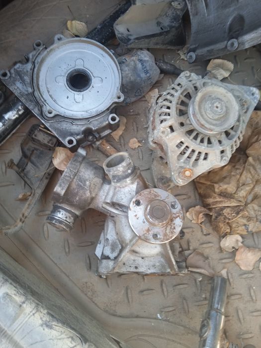 Помпа Мерседес 124 паук