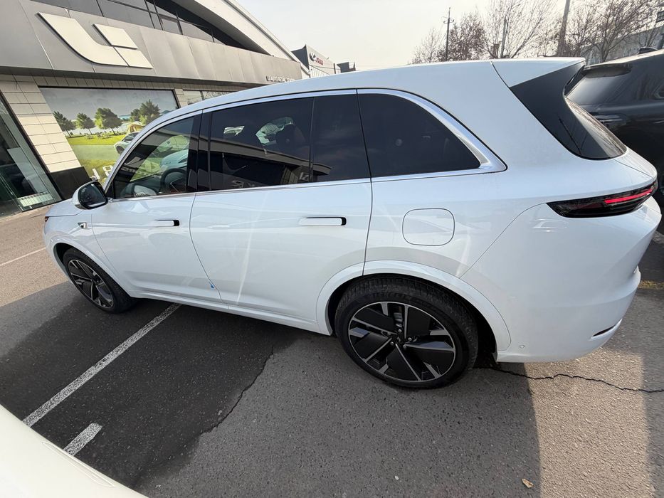 Li 7 restayling 2025