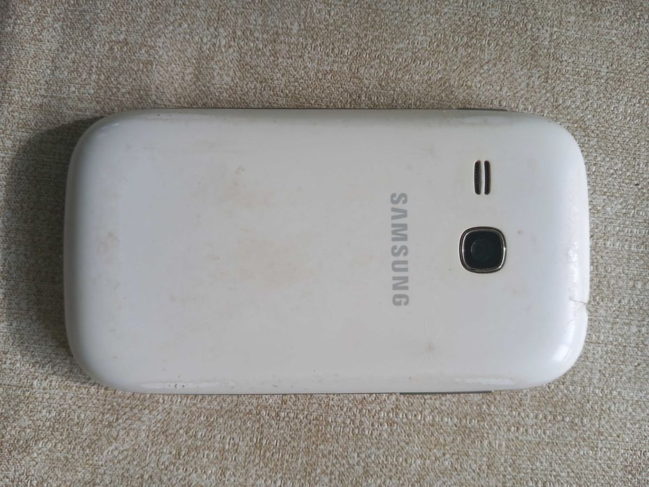 Продавам телефон Samsung