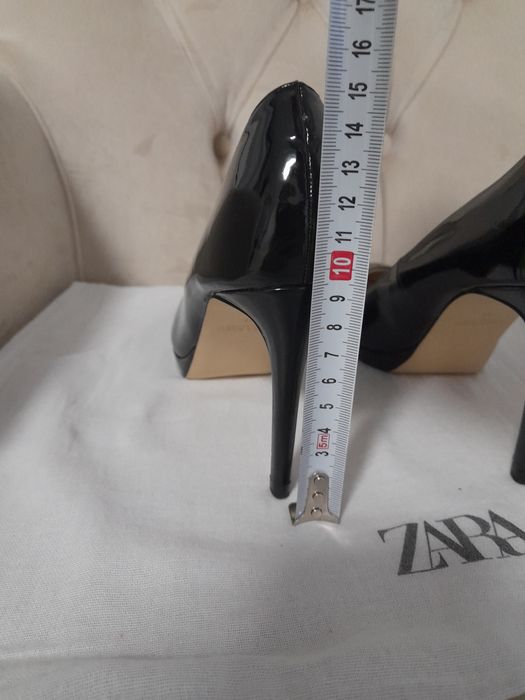 Pantofi stiletto Zara lăcuiți cu toc subțire mărimea 35