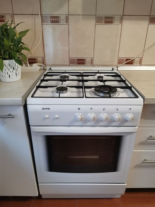 Vând aragaz gorenje