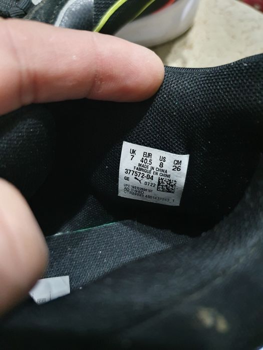 Пара оригинальных обуви продаётся