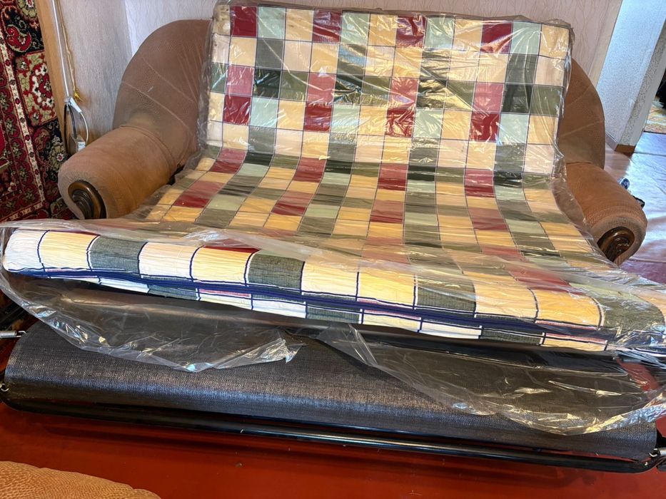 Продам комплект мягкой мебели