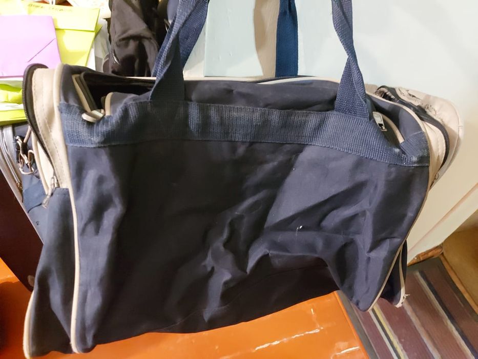 Чемодан дорожный б/у с дефектом