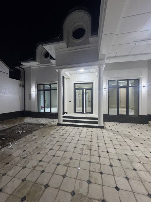 2 qavatli hovli uy yashashka tayyor holatda