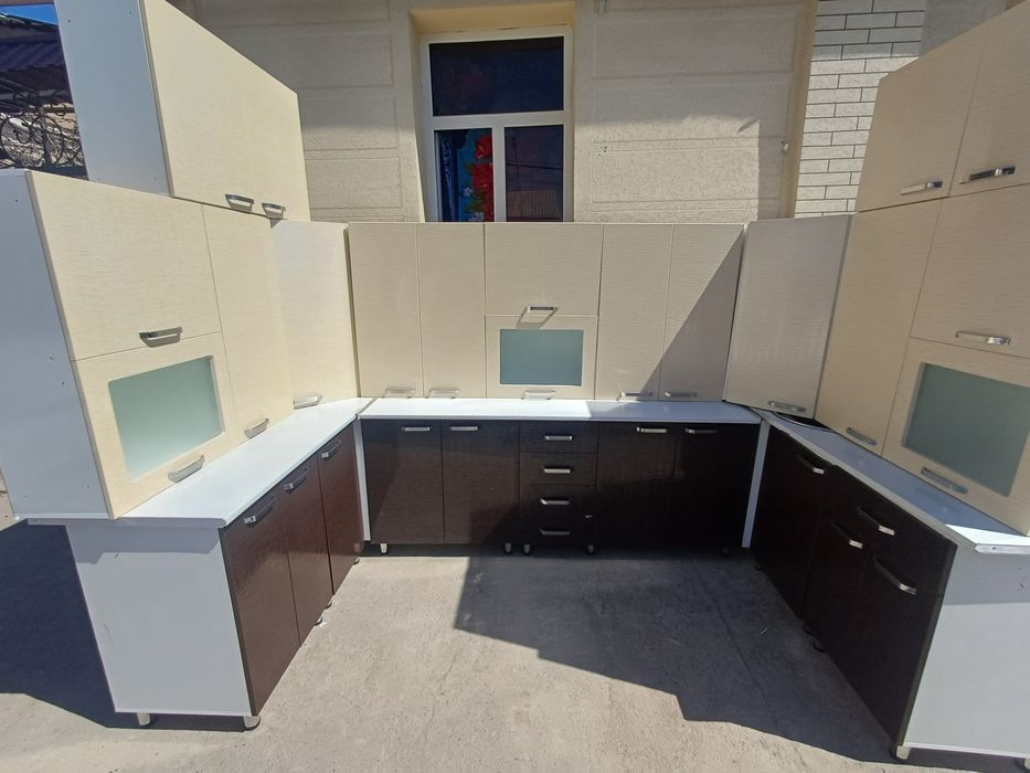 Срочно продаётся кухонный гарнитур идеальное состояние