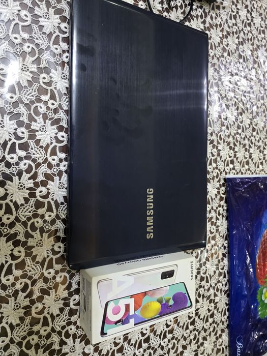 Продаю ноутбук notebook samsung 4 gb ram 500 gb ,телефон в подарок А51