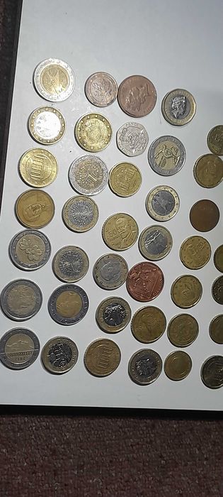 Moneti s razlichni dyrjavi