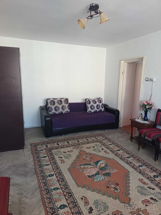Apartament cu 2 camere pe Bulevard. Preț 17500 euro