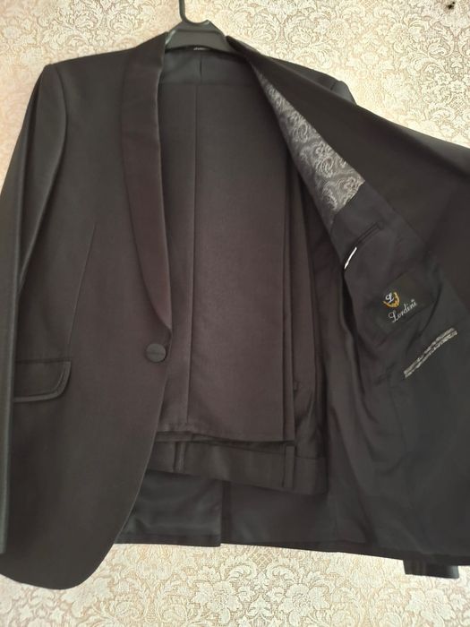 Продам костюм на подростка.