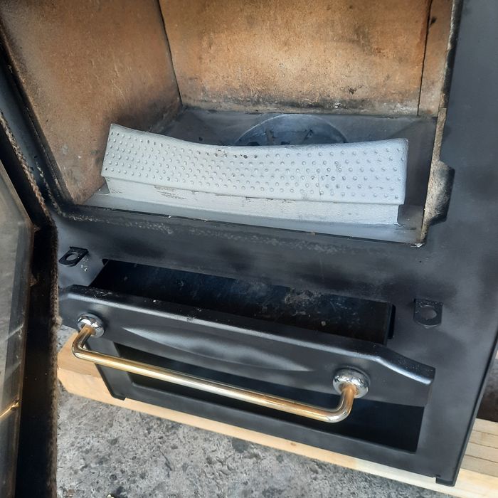Soba tip șemineu de 8 kw  focar șamotat marca germana