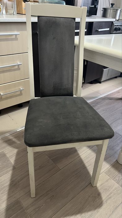 Продается стол раздвижной со стульями