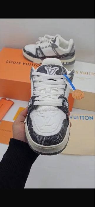 Adidasi LV noi nepurtati toate marimile 36-45 cu cutie si saculet