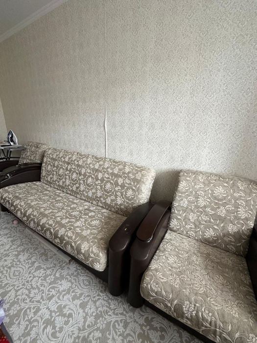 Гостиный диван с креслом