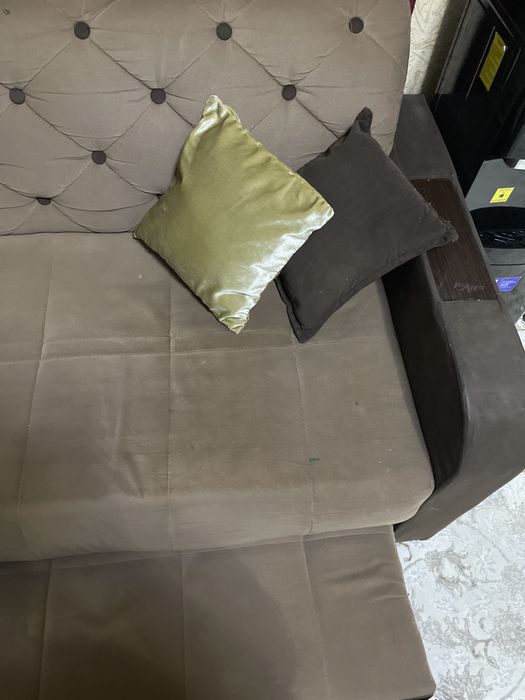 Продаётся Диван (гостинный)