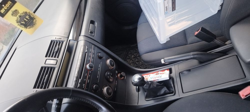Mazda 3 si Seat Ibiza