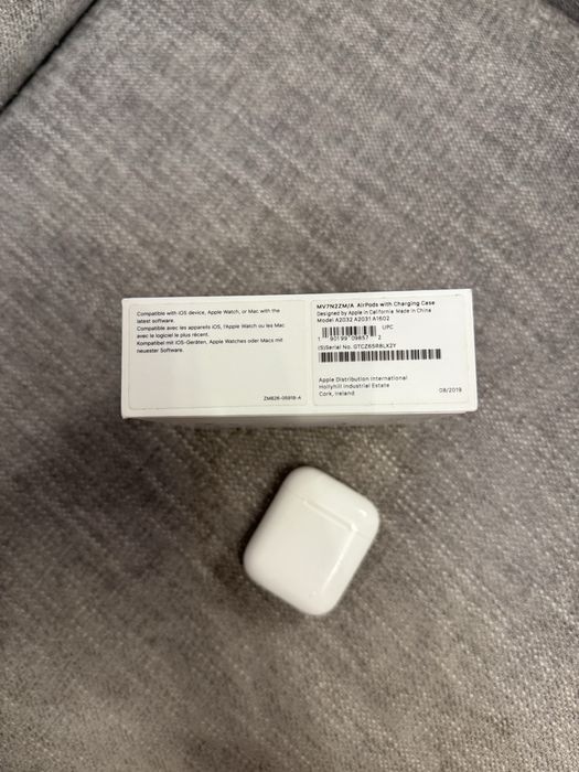 Apple AirPods 2 с кутия + кабел
