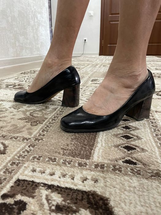 2 пары туфлей 40 р