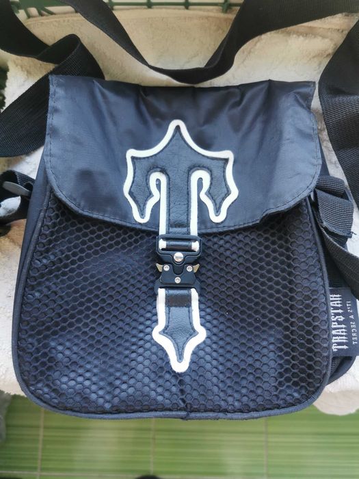 Geanta Trapstar crossbody culoare neagra