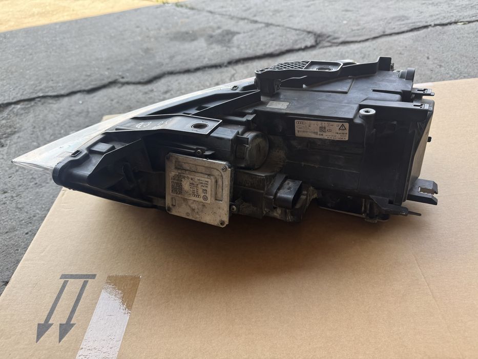 Far dreapta xenon Audi Q3 8U 2011-2015 UK nonfacelift 8U0941006A