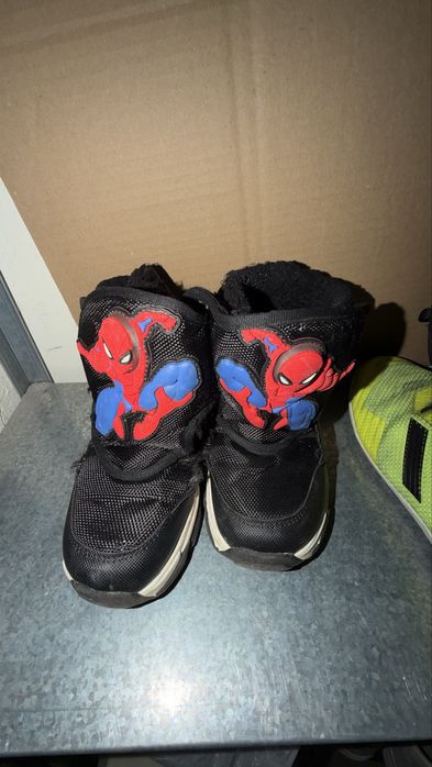 Детски маратонки много запазени и нови