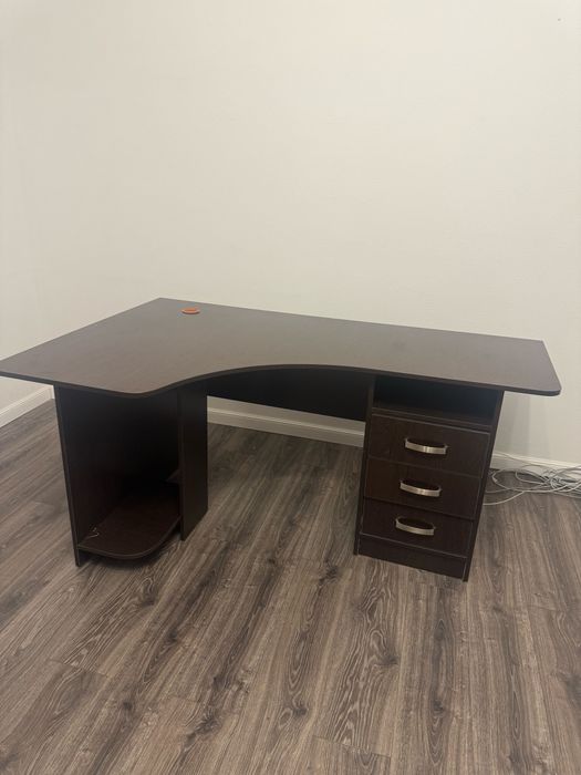 Стол рабочий с полочкой для книг, бу, в хорошем состоянии