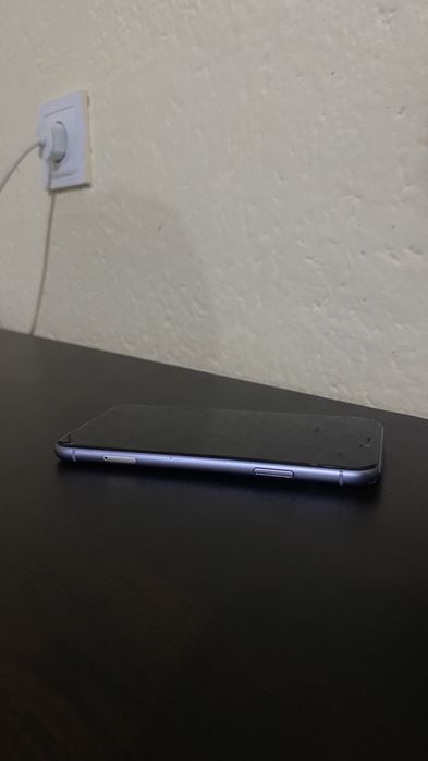 продава се Iphone 11