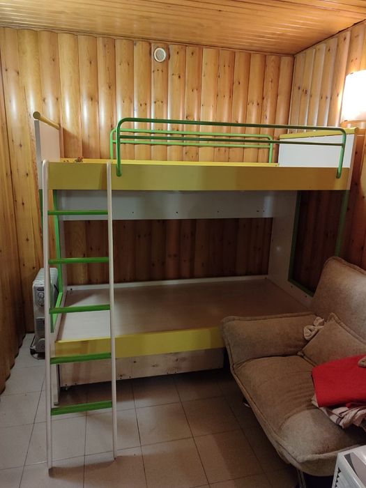 Двухъярусная кровать продам. Отличного качества.