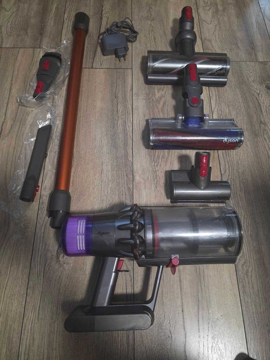 Вертикална прахосмукачка Dyson v11