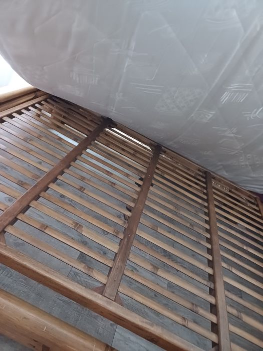 Pat cu baldachin, din bambus
