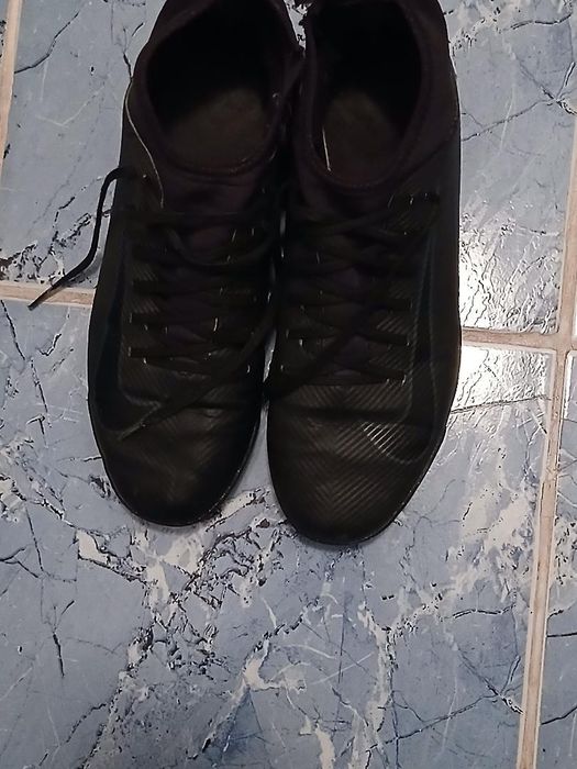 Se vand ghete de fotbal Nike Mercurial marime 43