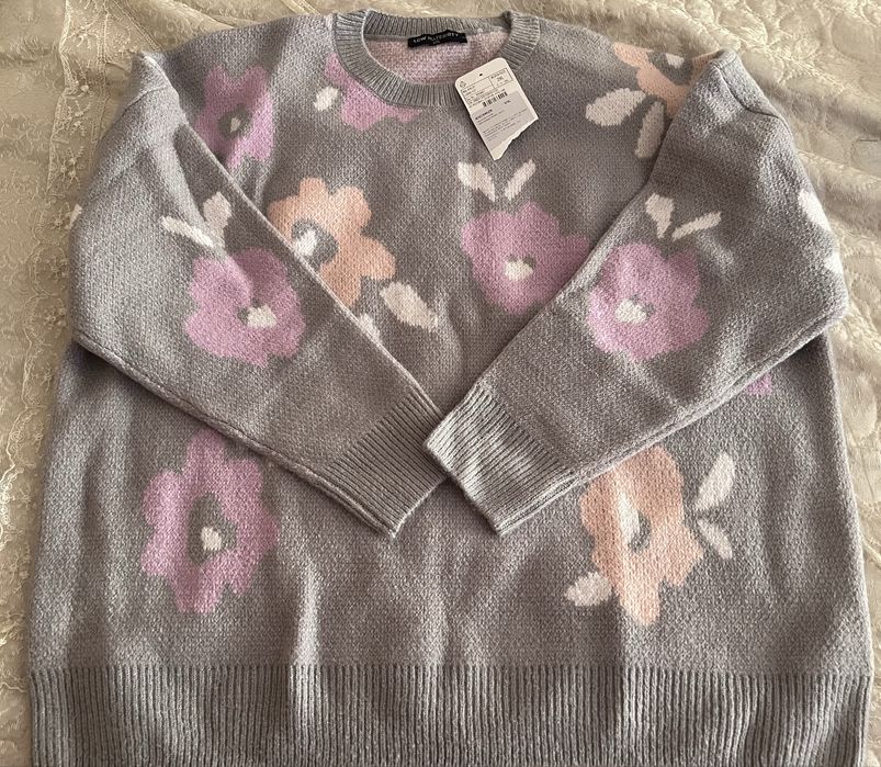 Зимна блуза с флорални мотиви