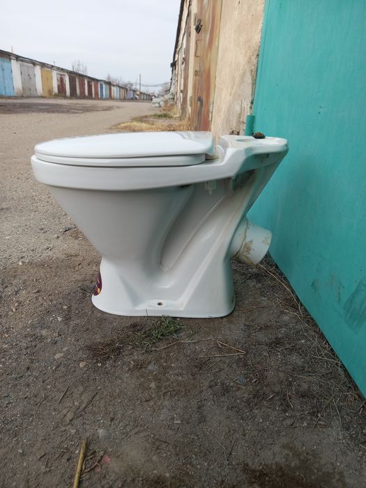 Продается  унитаз.