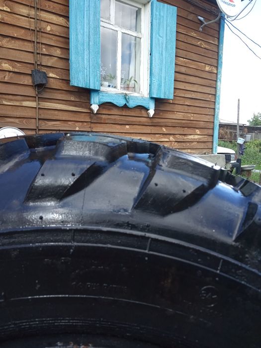 Продам колесо в заборе