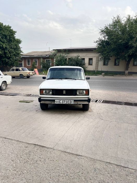 Vaz 2105 sotadi.