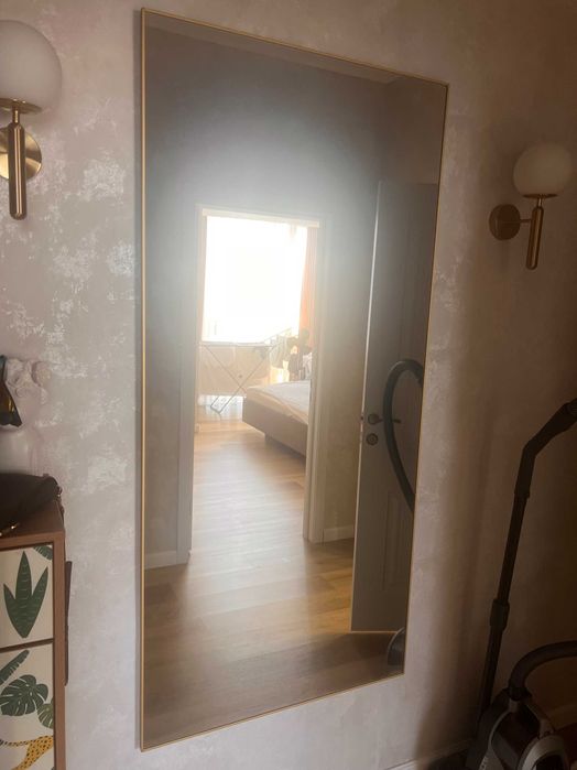 зеркало в золотой раме