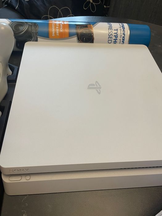Playstation 4 Slim 1TB и игри