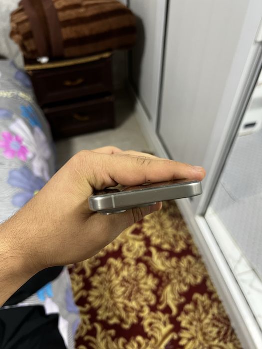 Iphone 15 pro  natural titanium