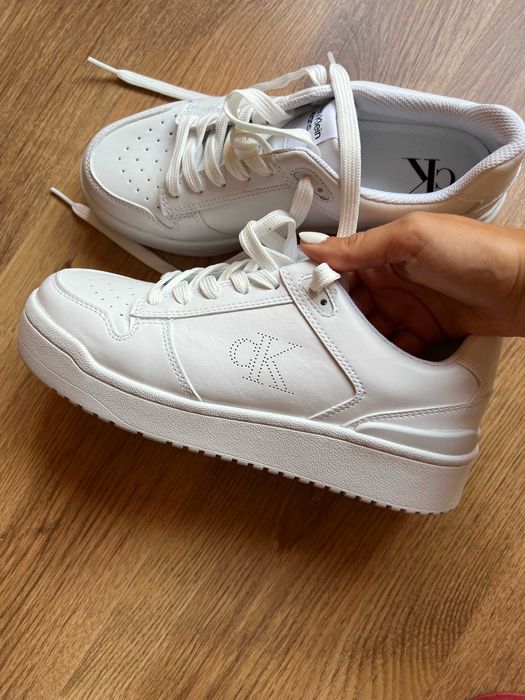 Calvin Klein бели маратонки