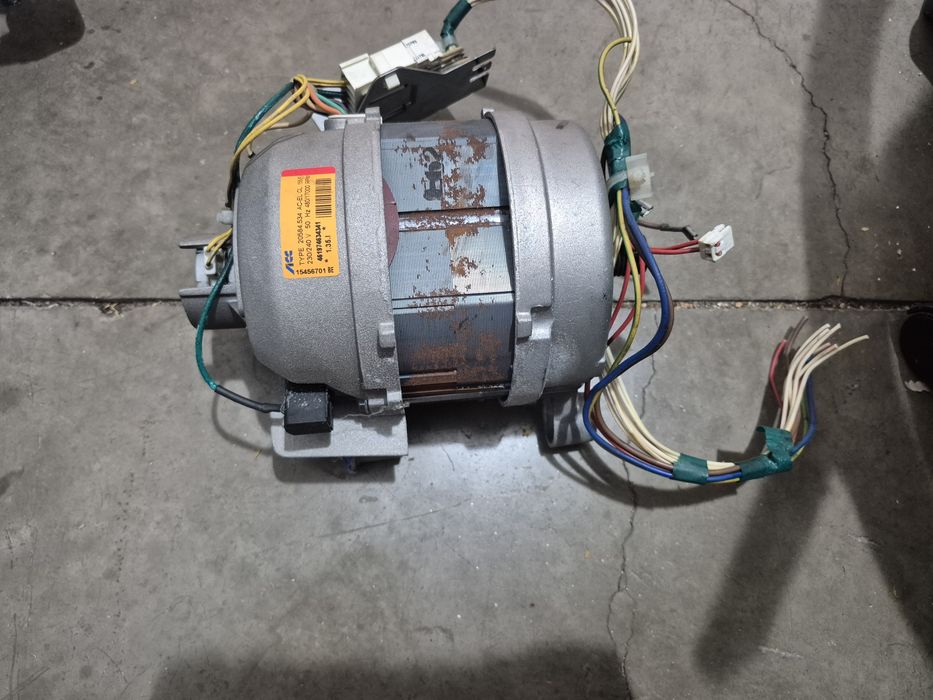 Vând motor de mașină de spălat  funcțional!