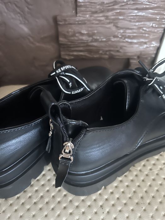 Продам ботинки для девочки