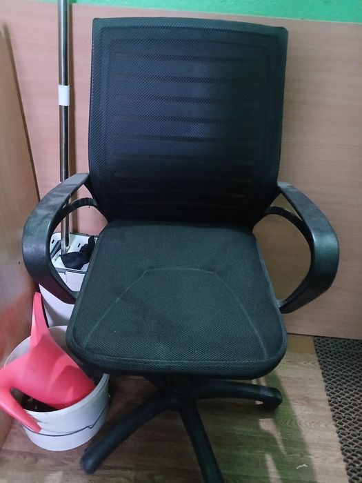 Продам кресло офисное