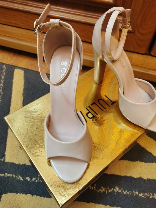 Pantofi, ghete, sandale