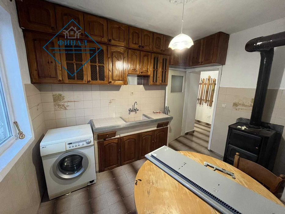 Продава се 4-стаен тухлен апартамент в гр. Велики Преслав