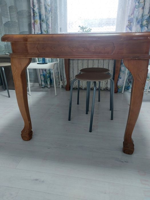 Продам стол дубовый